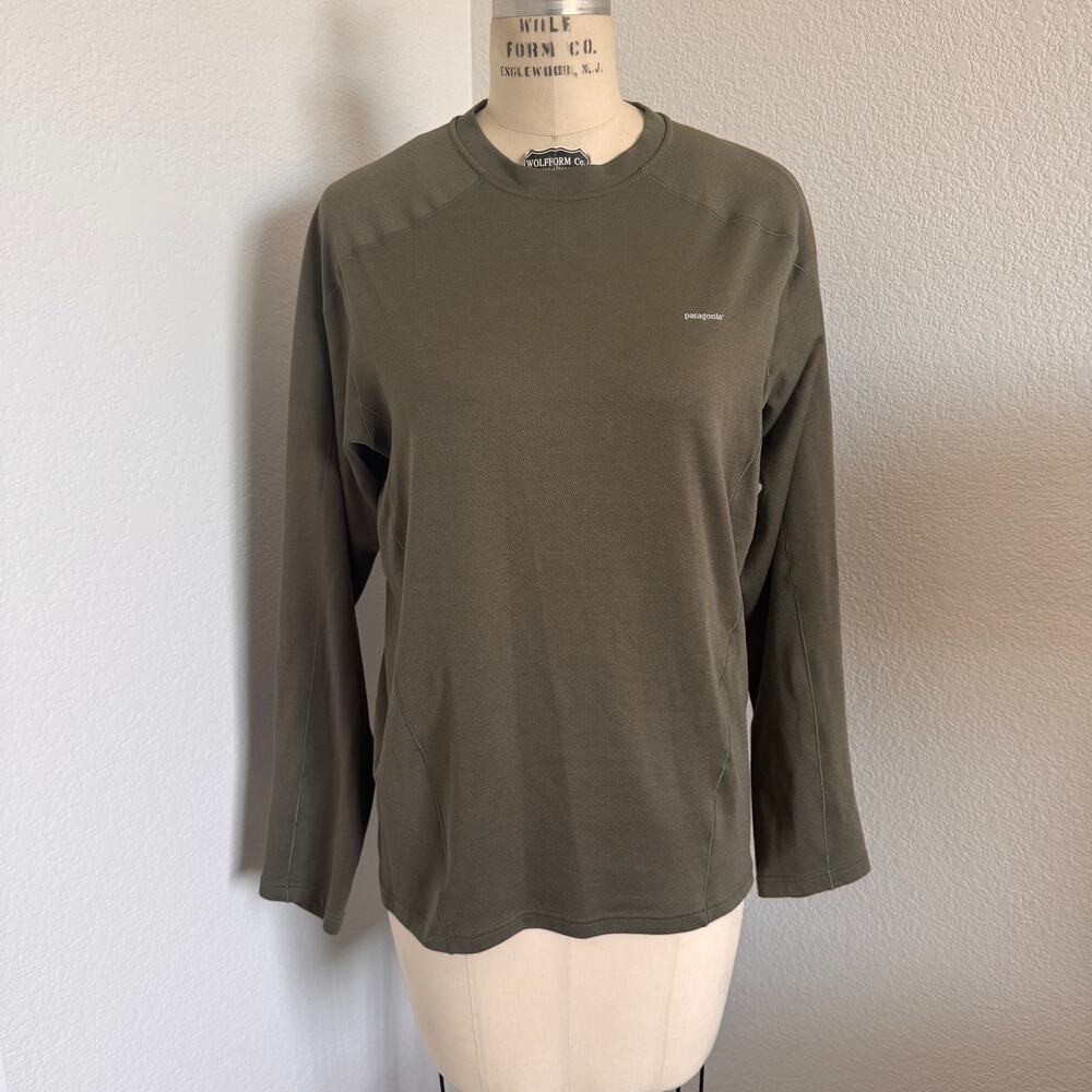 Patagonia | Capilene Collection Base Layer in Olive Green Size M
